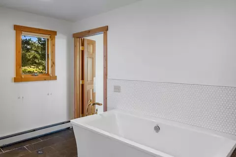 Bath - 4100 Pasha Ln, Bozeman, MT 59718 photo 6 of 10