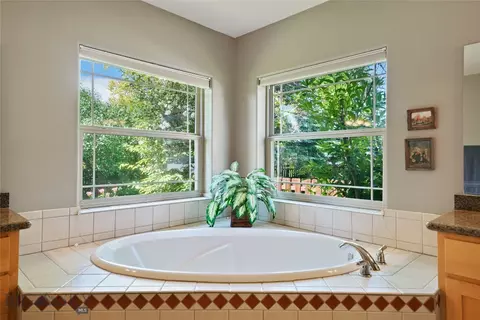 Bath - 64 E Katina Ct, Bozeman, MT 59718 photo 4 of 10