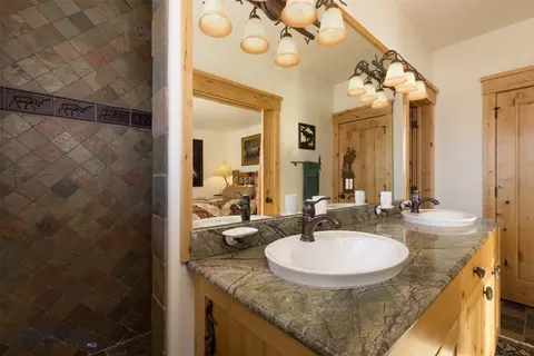 Bath - 44 Ridgeview Loop, Big Sky, MT 59716 photo 8 of 10
