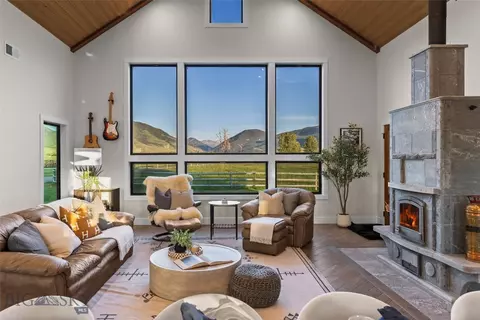17 Packstring Trl, Livingston, MT 59047