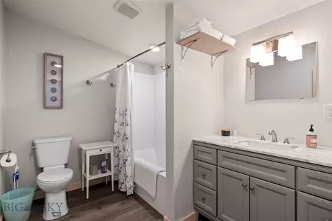 Bath - 52 Arcturus Dr, Emigrant, MT 59027 photo 1 of 5