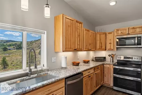Kitchen - 52 Arcturus Dr, Emigrant, MT 59027 photo 3 of 4