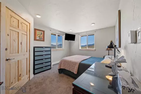 Bedroom - 52 Arcturus Dr, Emigrant, MT 59027 photo 4 of 6