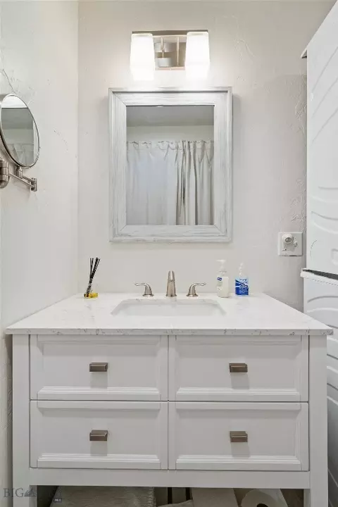 Bath - 52 Arcturus Dr, Emigrant, MT 59027 photo 4 of 5