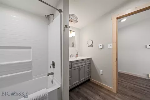 Bath - 52 Arcturus Dr, Emigrant, MT 59027 photo 3 of 5