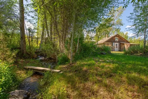 419 E Wallace St E, Virginia City, MT 59755