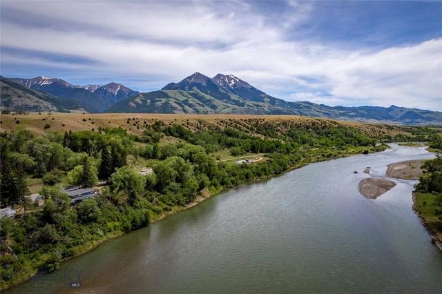 1005 E River Rd, Emigrant, MT 59027