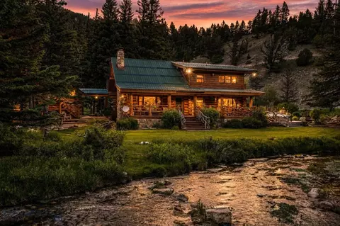 48500 Gallatin Rd, Gallatin Gateway, MT 59730