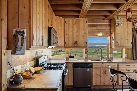 Kitchen - 4625 Buffalo Jump, Three Forks, MT 59752 photo 1 of 5