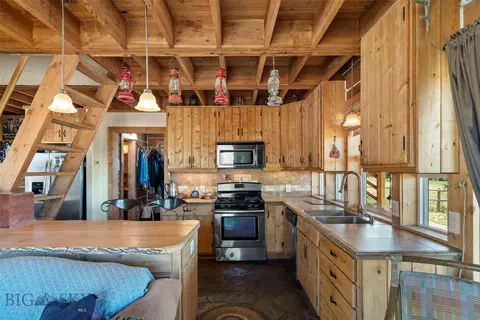 Kitchen - 4625 Buffalo Jump, Three Forks, MT 59752 photo 4 of 5