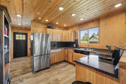 Kitchen - 2920 79 Trl, Roy, MT 59471 photo 2 of 2