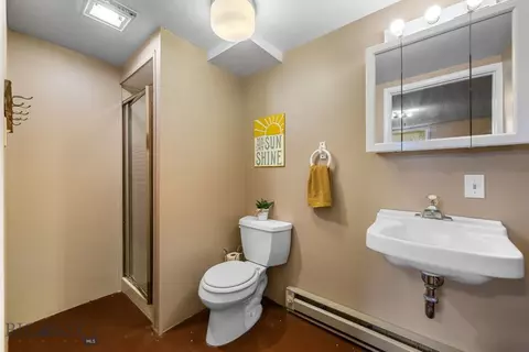 Bath - 825 E Parkview Ct, Dillon, MT 59725 photo 3 of 3