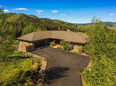 303 S Big Elk Meadow Rd, Gallatin Gateway, MT 59730