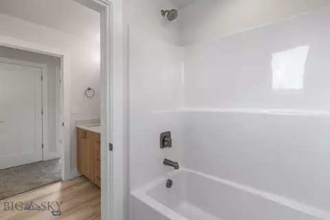 Bath - 813 Spaniel Ln, Belgrade, MT 59714 photo 6 of 7