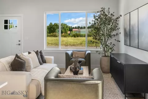 Living - 813 Spaniel Ln, Belgrade, MT 59714 photo 2 of 4