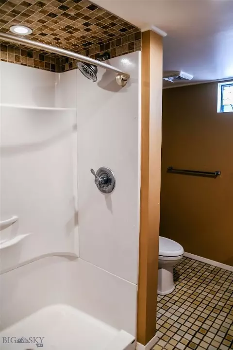 Bath - 635 E Morse St, Dillon, MT 59725 photo 11 of 12