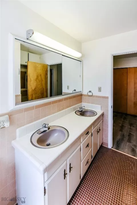 Bath - 635 E Morse St, Dillon, MT 59725 photo 9 of 12