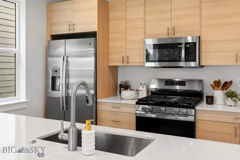 Kitchen - 809 Spaniel Ln, Belgrade, MT 59714 photo 4 of 9