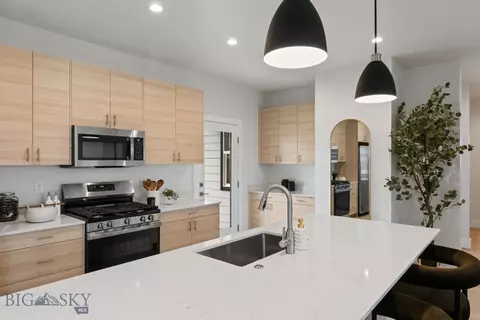 Kitchen - 809 Spaniel Ln, Belgrade, MT 59714 photo 2 of 9