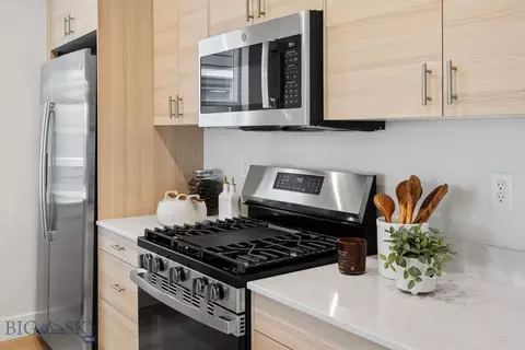 Kitchen - 809 Spaniel Ln, Belgrade, MT 59714 photo 6 of 9