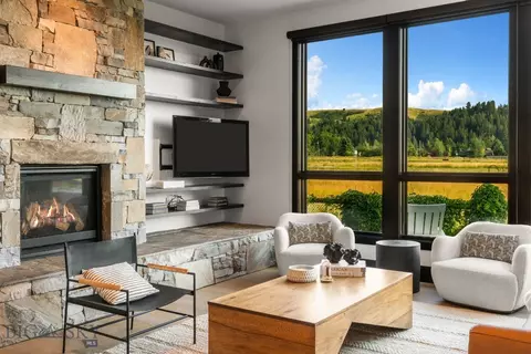 Living - 1226 Boylan Rd, Bozeman, MT 59715 photo 4 of 9