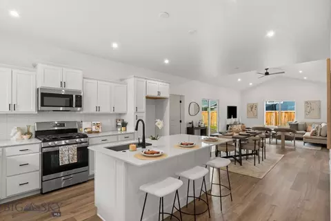 709 Spaniel Ln, Belgrade, MT 59714
