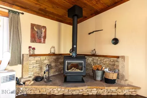 Living - 66 Red Shoulder Ln, Three Forks, MT 59752 photo 4 of 10