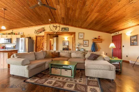 Living - 66 Red Shoulder Ln, Three Forks, MT 59752 photo 5 of 10