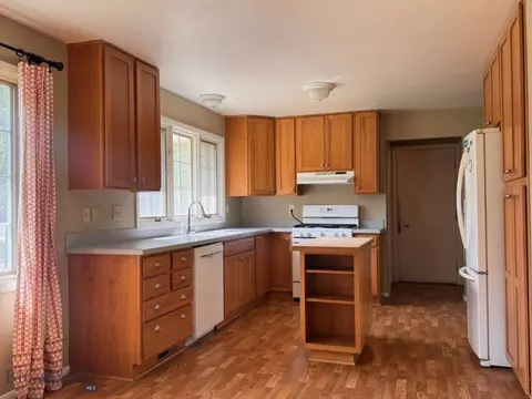 Kitchen - 111 Circle, Bozeman, MT 59715 photo 3 of 4