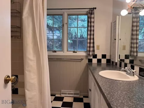Bath - 111 Circle, Bozeman, MT 59715 photo 3 of 4
