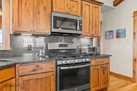 Kitchen - 20 Libra Dr, Emigrant, MT 59027 photo 7 of 8