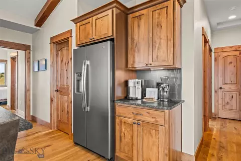Kitchen - 20 Libra Dr, Emigrant, MT 59027 photo 6 of 8