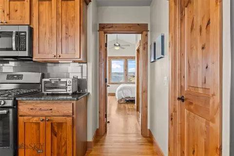 Entry Way - 20 Libra Dr, Emigrant, MT 59027 photo 2 of 4
