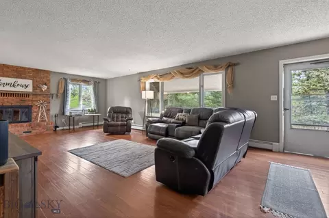 Living - 28 Pinecrest Loop, Clancy, MT 59634 photo 2 of 3
