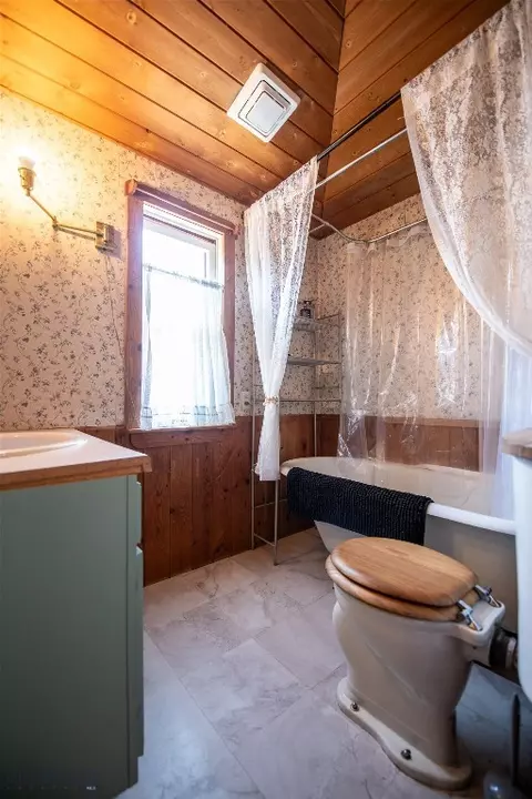 Bath - 515 Silverbow, Belgrade, MT 59714 photo 1 of 1