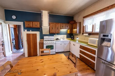 Kitchen - 515 Silverbow, Belgrade, MT 59714 photo 2 of 2