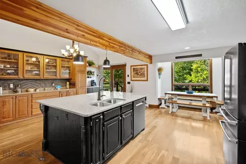 Kitchen - 1306 Robin Ln, Bozeman, MT 59715 photo 4 of 7