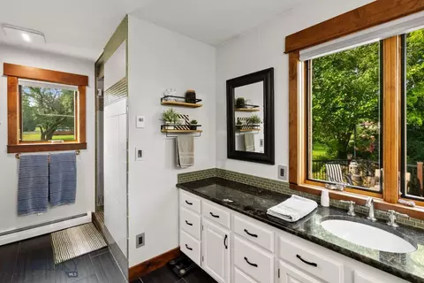 Bath - 1306 Robin Ln, Bozeman, MT 59715 photo 3 of 7