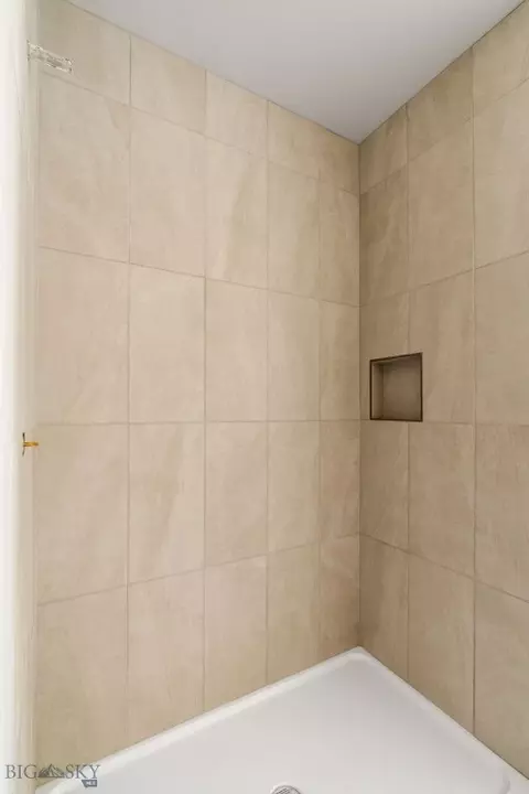 Bath - 815 Spaniel Ln, Belgrade, MT 59714 photo 1 of 3