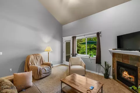 Living - 1509 Tempest Ct, Bozeman, MT 59718 photo 3 of 5
