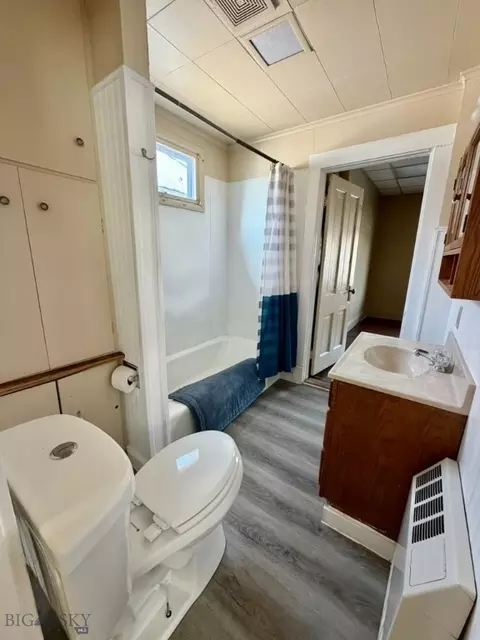 Bath - 4 S Atlantic St, Dillon, MT 59725 photo 3 of 5