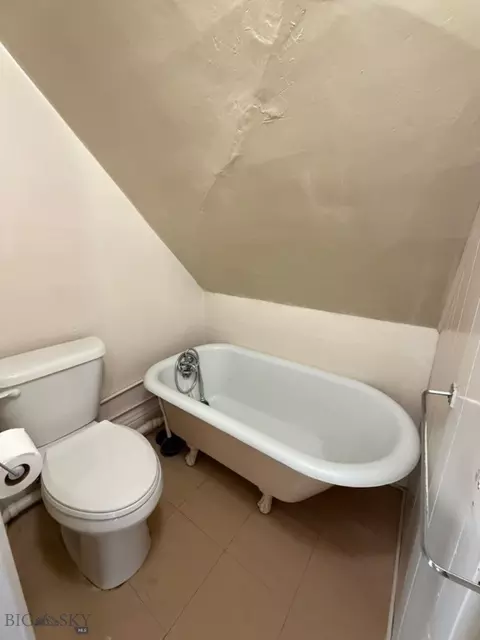 Bath - 4 S Atlantic St, Dillon, MT 59725 photo 5 of 5