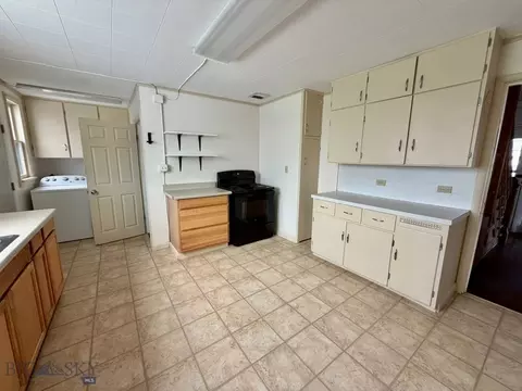 Kitchen - 4 S Atlantic St, Dillon, MT 59725 photo 3 of 3