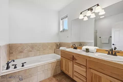 Bath - 3935 Baxter Ln E, Bozeman, MT 59718 photo 1 of 3