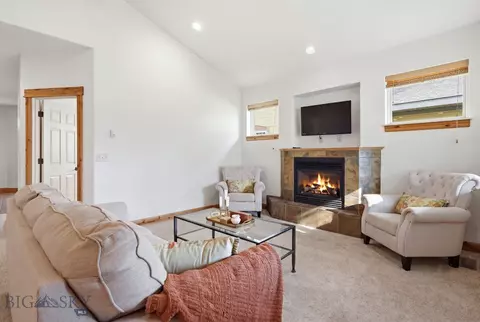 Living - 3935 Baxter Ln E, Bozeman, MT 59718 photo 2 of 4