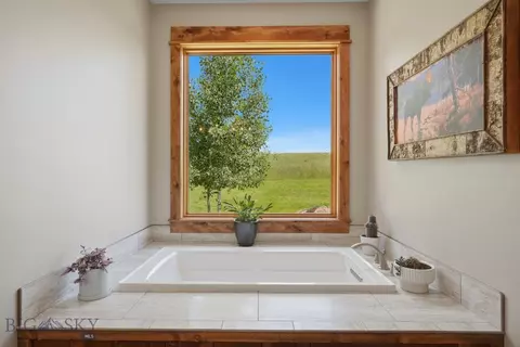Bath - 46 Moon Shadow Dr, Bozeman, MT 59715 photo 2 of 7