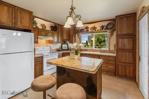 Kitchen - 12 Pathfinder Trl, Bozeman, MT 59718 photo 2 of 4
