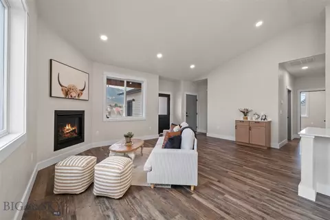 Living - 1743 Stuart Ave, Butte, MT 59701 photo 4 of 4