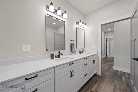 Bath - 1743 Stuart Ave, Butte, MT 59701 photo 5 of 6