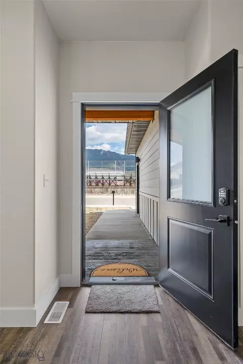 Entry Way - 1743 Stuart Ave, Butte, MT 59701 photo 1 of 1